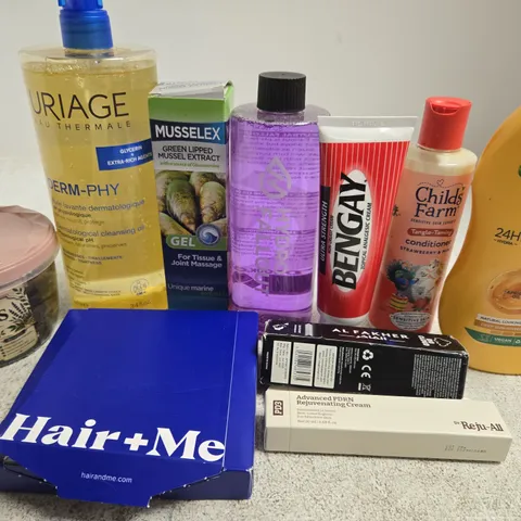 APPROX 12 ASSORTED BEAUTY PRODUCTS TO INCLUDE URIAGE CLEANSING OIL, CHILDS FARM CONDITIONER, GARNIER GRADUAL TAN, ETC