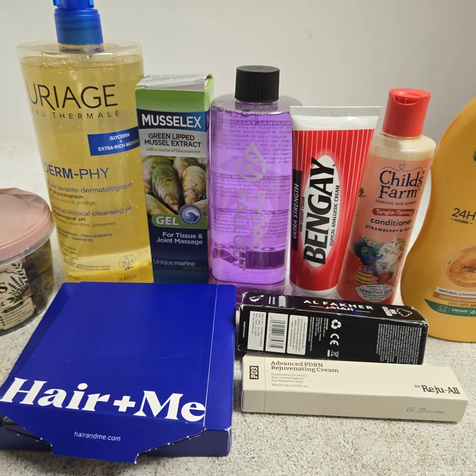 APPROX 12 ASSORTED BEAUTY PRODUCTS TO INCLUDE URIAGE CLEANSING OIL, CHILDS FARM CONDITIONER, GARNIER GRADUAL TAN, ETC