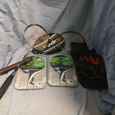 SPORTS GEAR BUNDLE: TWO RACQUETS AND PREDATOR FOOTBALL GOALKEEPER GLOVES IN CARRY BAG
