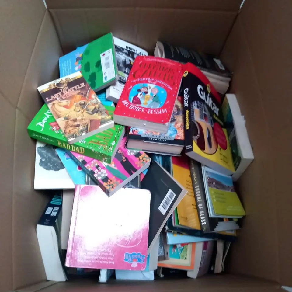 LARGE QUANTITY OF ASSORTED BOOKS TO INCLUDE TITLES BY; J.K. ROWLING, DAVID WALLIAMS AND C.S. LEWIS