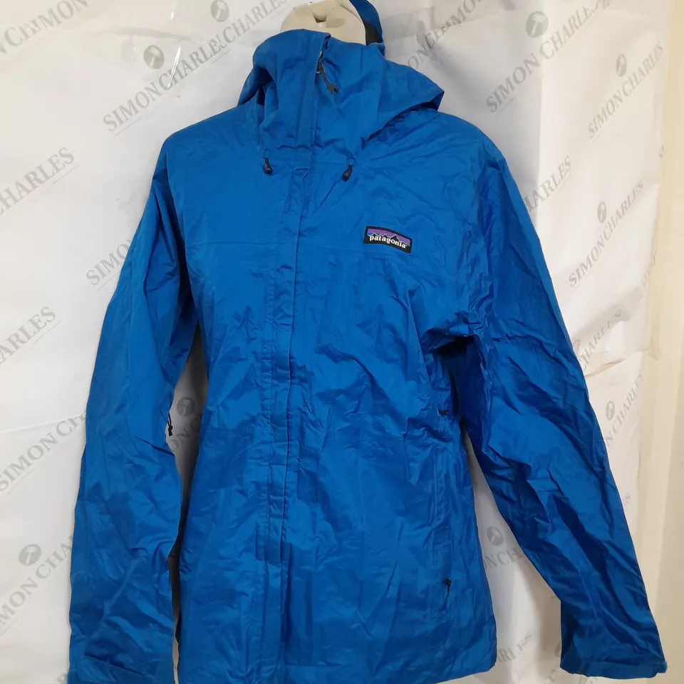 PATAGONIA WOMENS WATERPROOF JACKET IN BLUE SIZE M