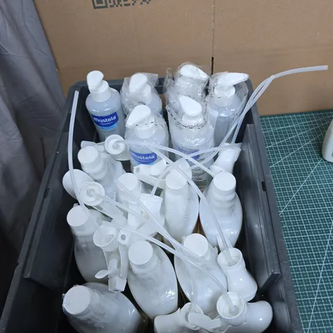 TOTE OF APPROXIMATELY 15 ASSORTED LIQUIDS TO INCLUDE: MOLD AND MILDEW REMOVER 
