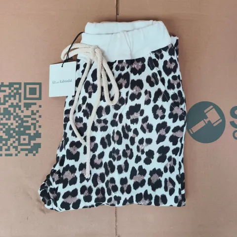 KIT AND KABOODAL EFFIE LEOPARD PRINT COTTON JOGGERS IN WHITE/ANIMAL PRINT SIZE S/M