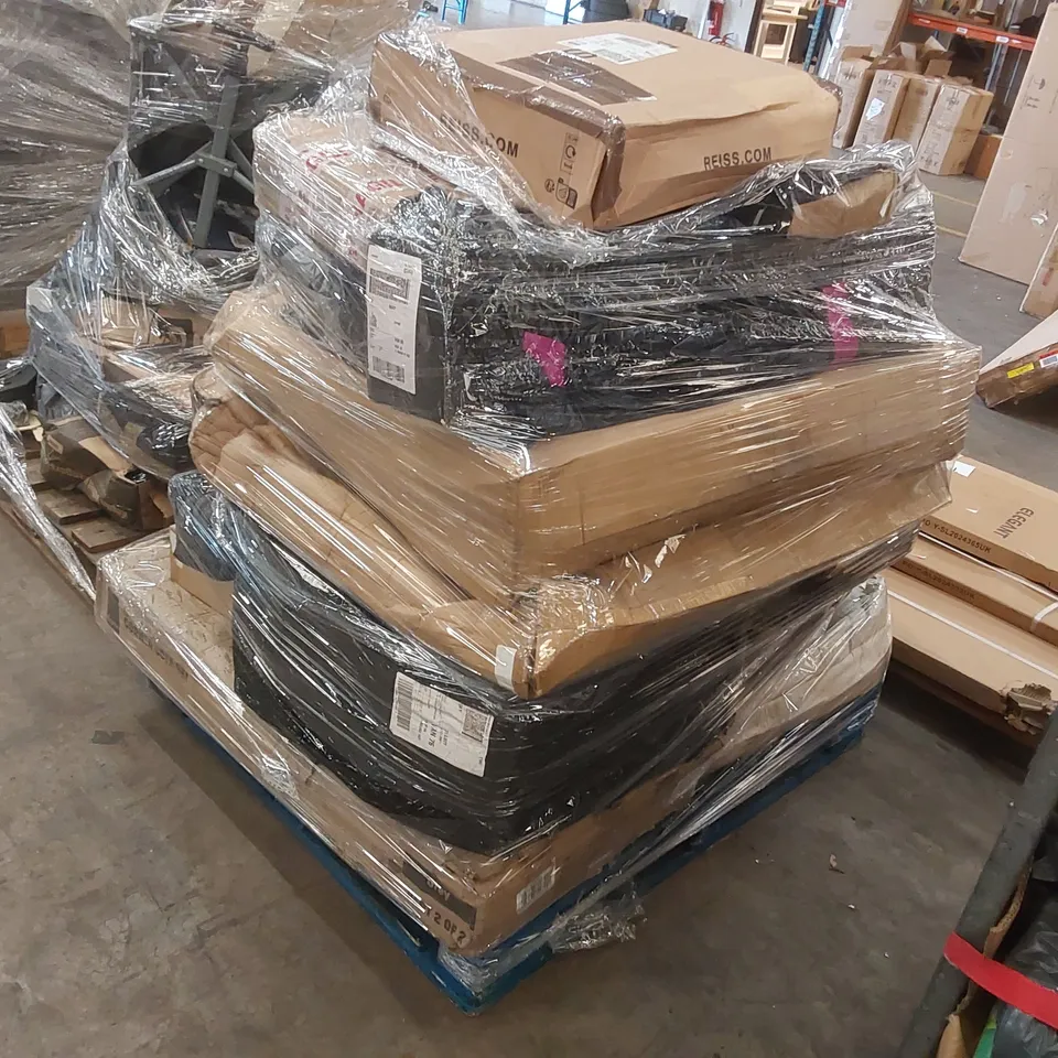 PALLET CONTAINING A LARGE ASSORTMENT OF CONSUMER PRODUCTS INCLUDING: RATTAN SOFA PARTS, PARASOL BASE, CAMPING CHAIRS ECT