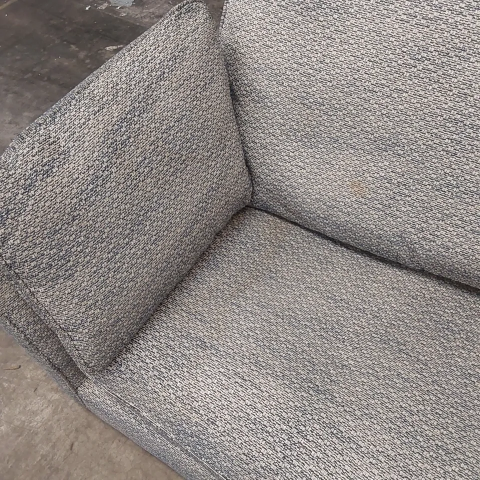 DESIGNER 3-SEATER FABRIC UPHOLSTERED SOFA WITH CUSHIONS