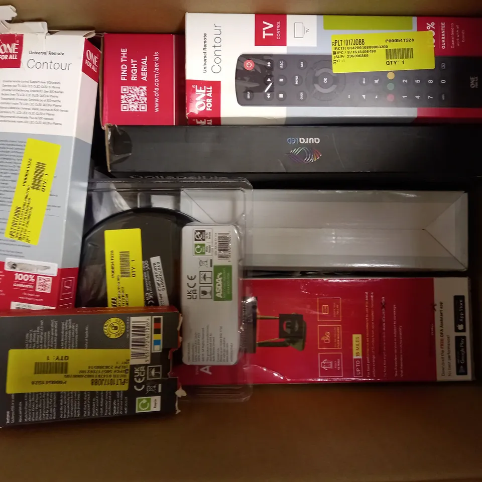 LOT OF APPROXIMATELY 12 ELECTRICAL ITEMS, TO INCLUDE HDMI CABLE, EARPHONES, ETC