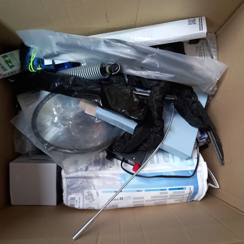 LOT OF ASSORTED ITEMS TO INCLUDE - WHEELS - WIND SCREEN WIPERS - COLLECTION ONLY 