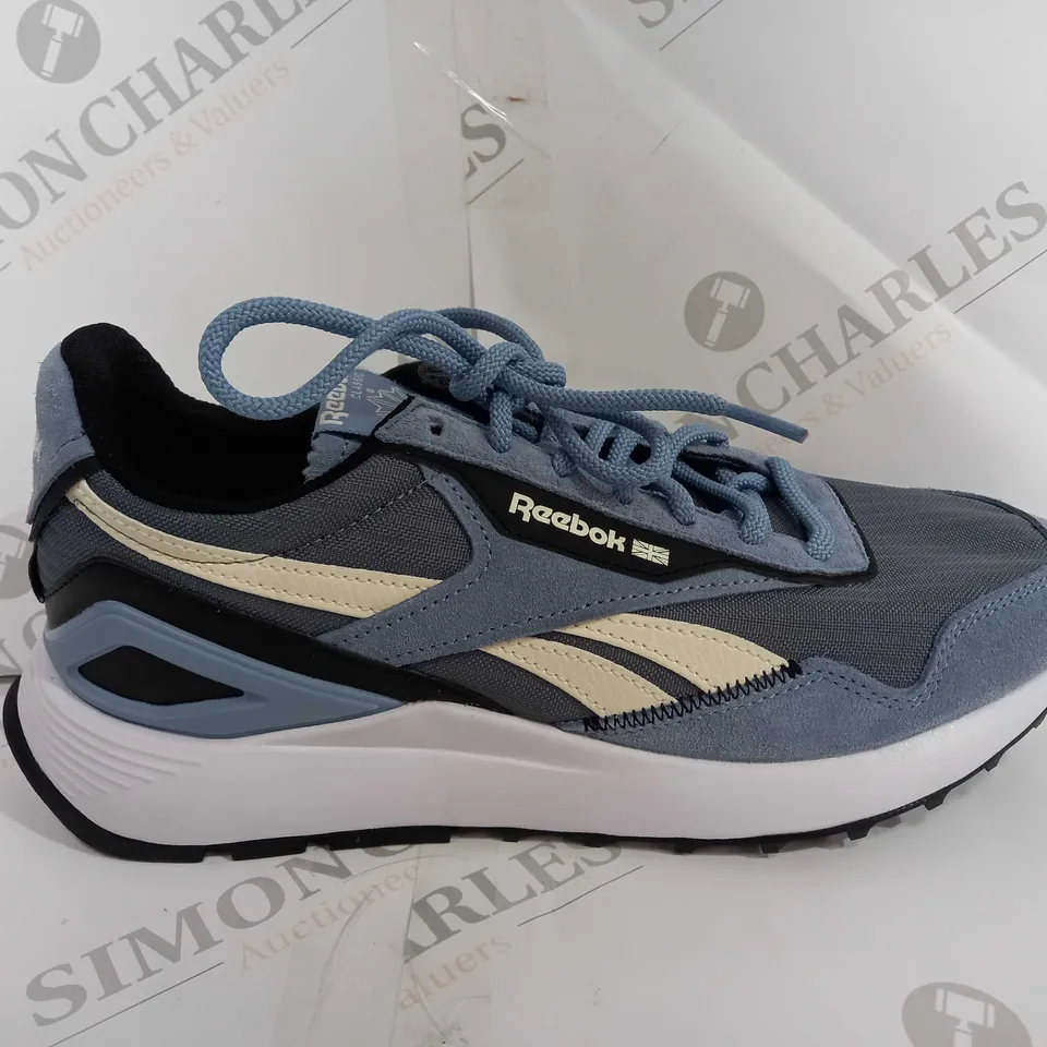 REEBOK CLASSIC TRAINER IN BLUE & TURQUOISE - UK 9 