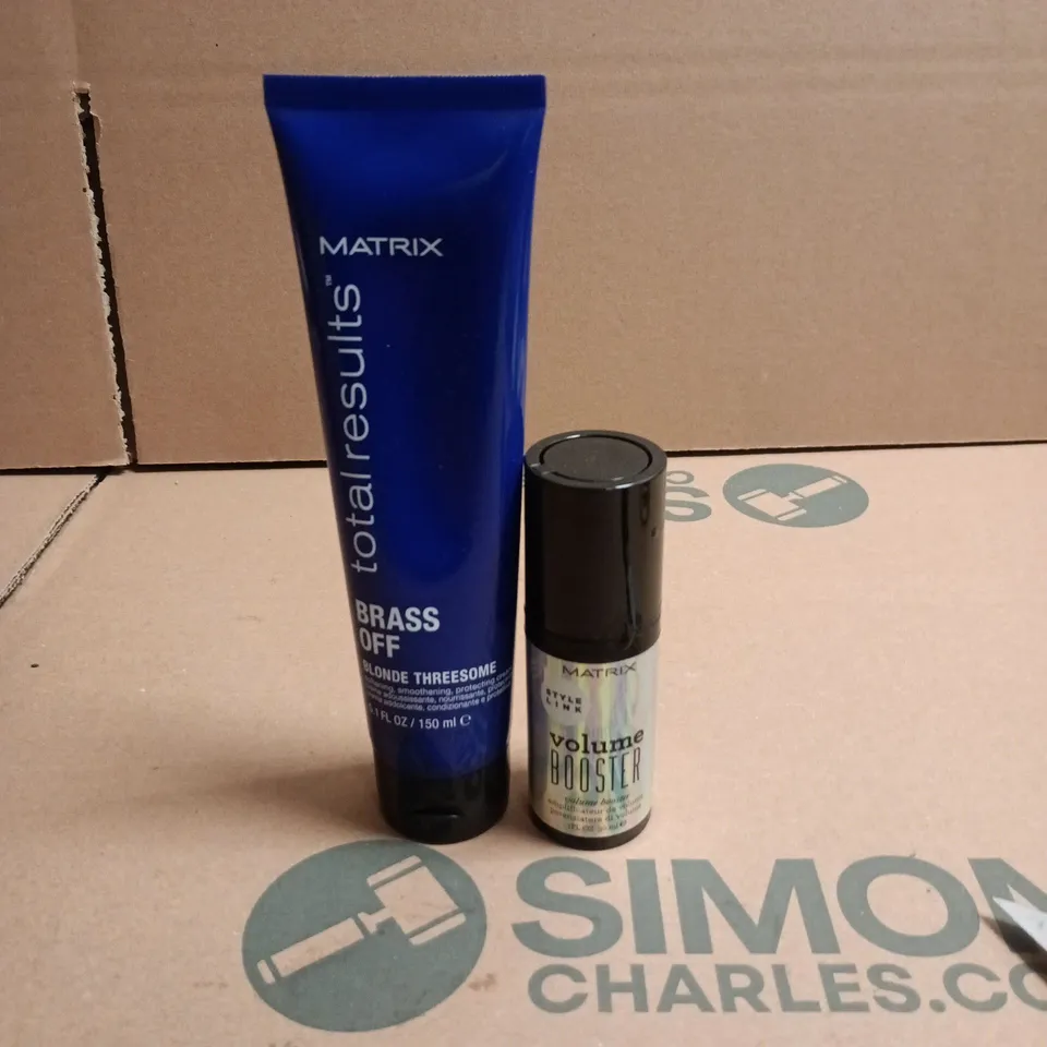 BOX OF APPROXIMATELY 15 MATRIX HAIRCARE PRODUCTS TO INCLUDE BRASS OFF PROTECTING CREAMS AND VOLUME BOOSTERS