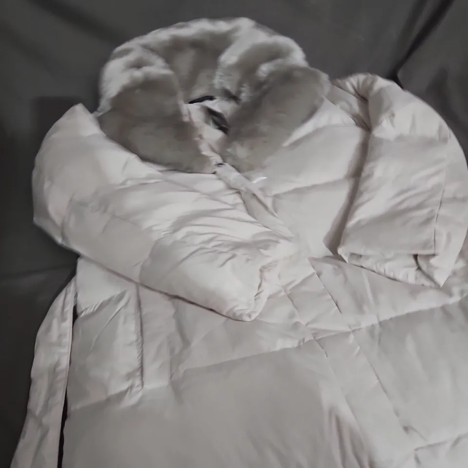 LAUREN RALPH LAUREN WHITE PUFFER COAT WITH GREY FAUX-FUR COLLAR - SIZE L