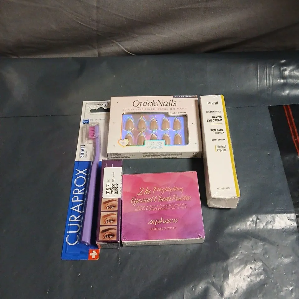 APPROXIMATELY 20 ASSORTED COSMETIC ITEMS TO INCLUDE HOYGI EYE CREAM, QUICK NAILS, 2 IN 1 PALETTE, TOOTHBRUSH ETC
