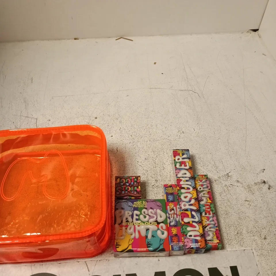 MADE BY MITCHELL COLOURFUL MAKE-UP & ACCESSORIES SET – 'COLOUR IS BACK' (BOXED)