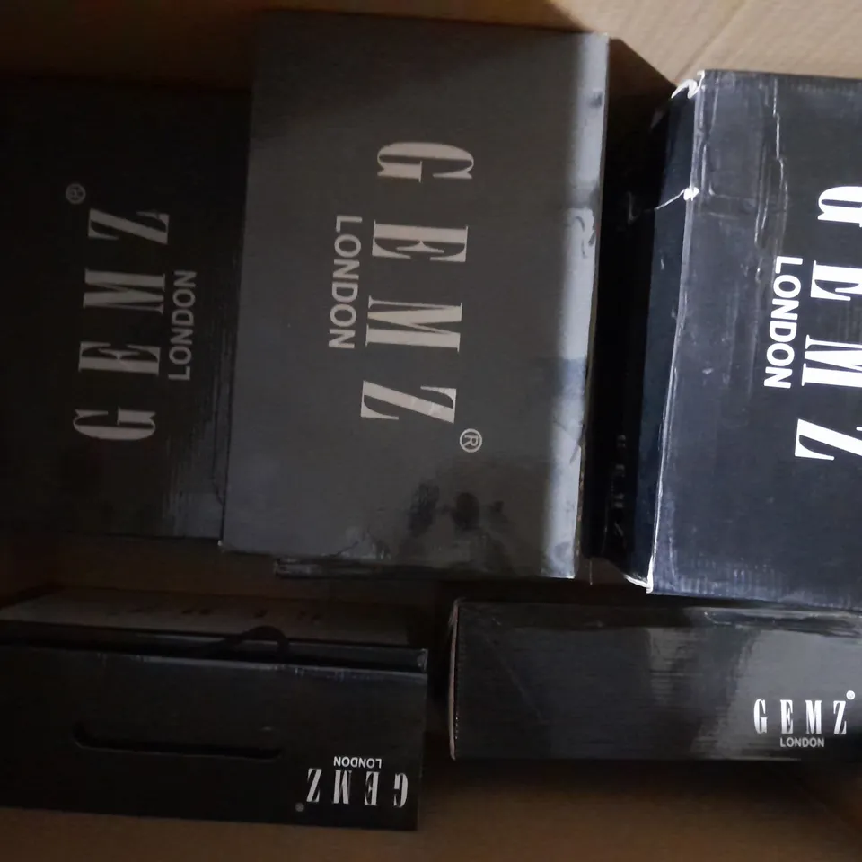 APPROXIMATELY 10 BOXED PAIR OF GEMZ HEELED SANDALS IN VARIOUS COLOURS AND SIZES TO INCLUDE SIZE 6 