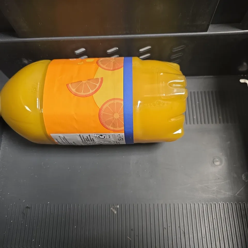 APPROXIMATELY 4 ASSORTED DRINKS ITEMS TO INCLUDE - PEPSI MAX , TANGO ORANGE , ORANGE SQUASH 