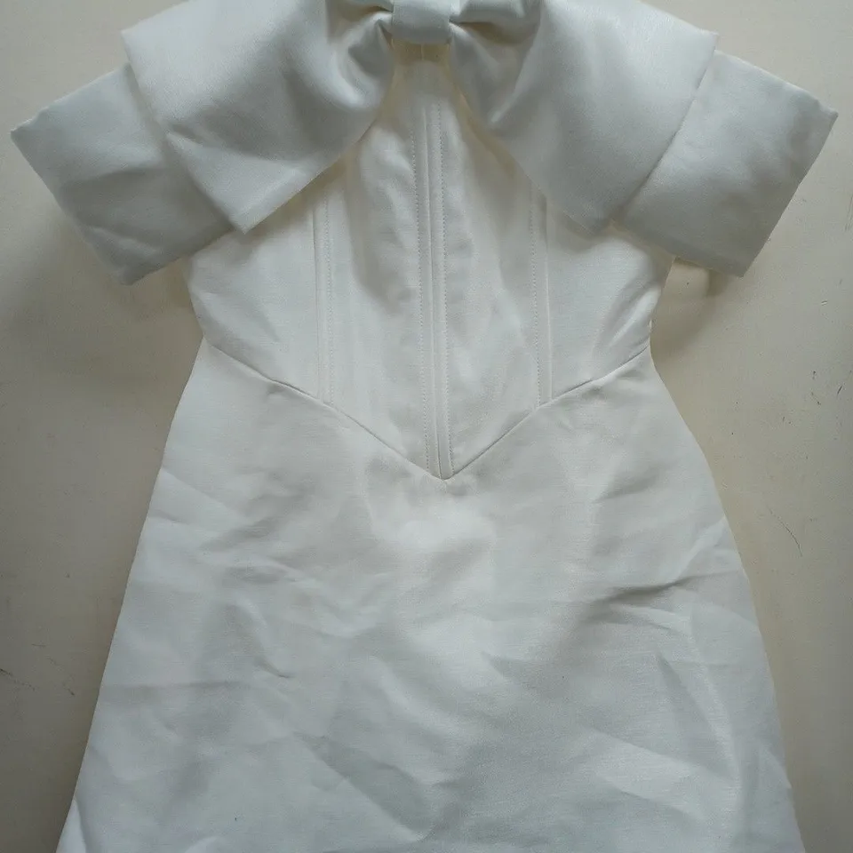 MIS ROSIER BOW DETAIL DRESS IN WHITE - S