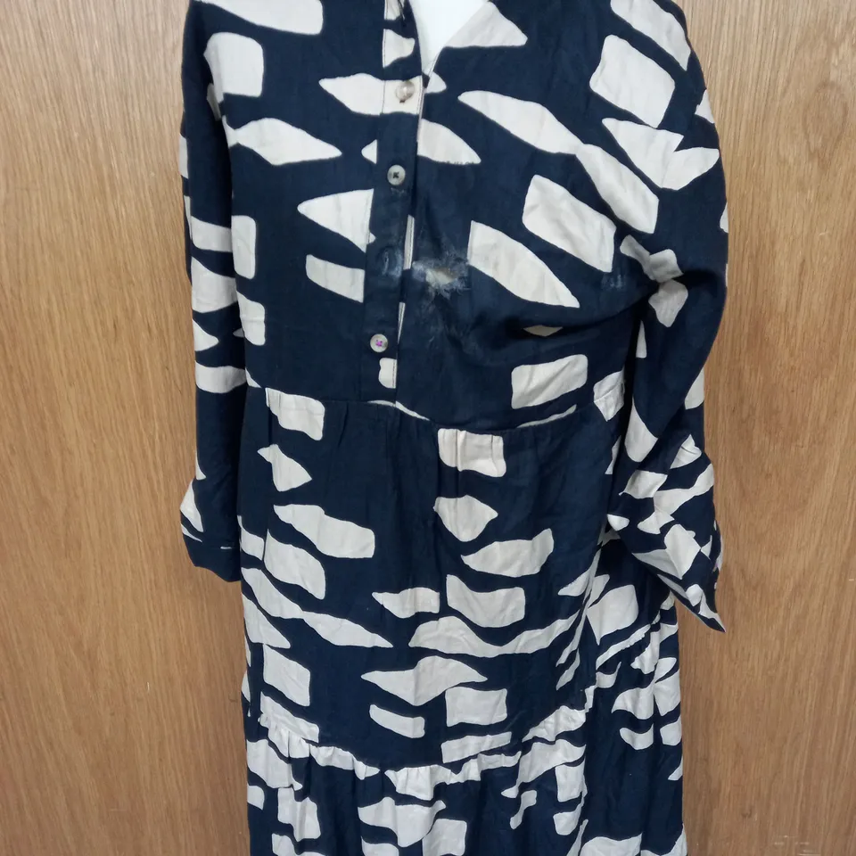 APPROXIMATELY 10 ASSORTED CLOTHING ITEMS IN VARIOUS SIZES TO INCLUDE SHIRTS, DRESSES, TROUSERS ETC. 