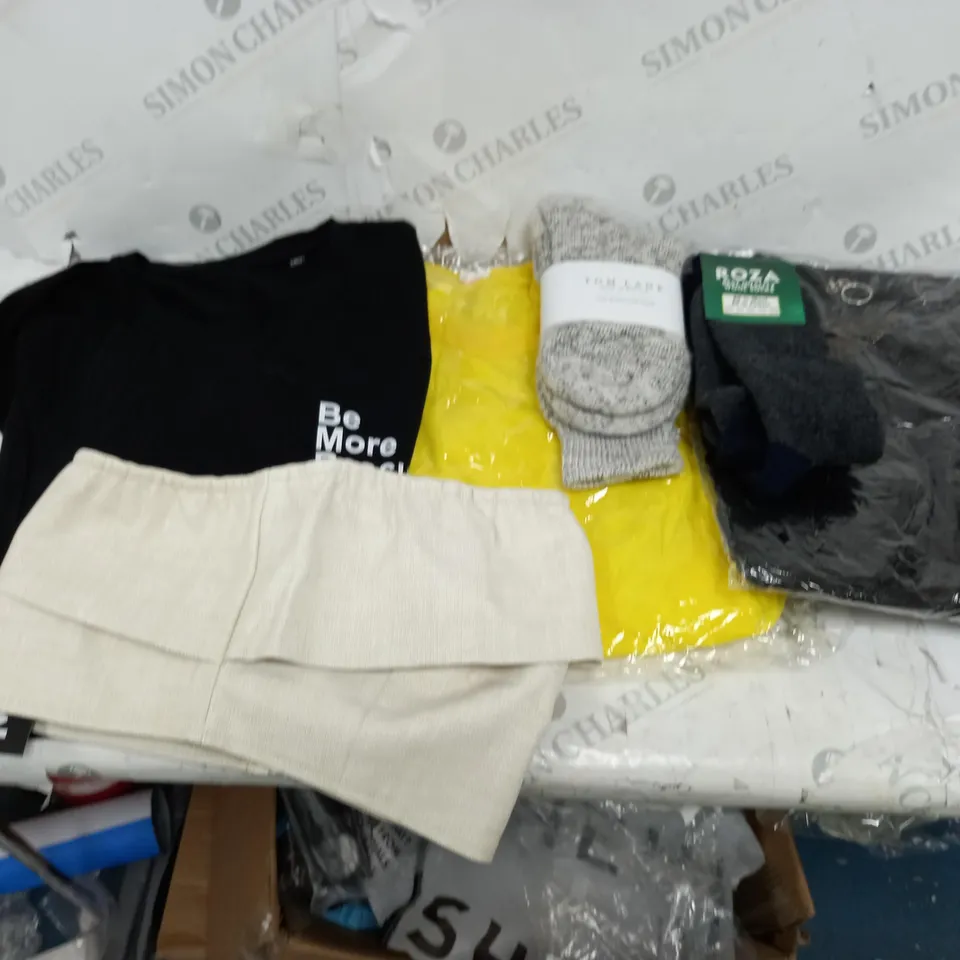 BOX OF ASSORTED CLOTHING ITEMS TO INCLUDE TOPS, SOCKS, CROP TOPS ETC 