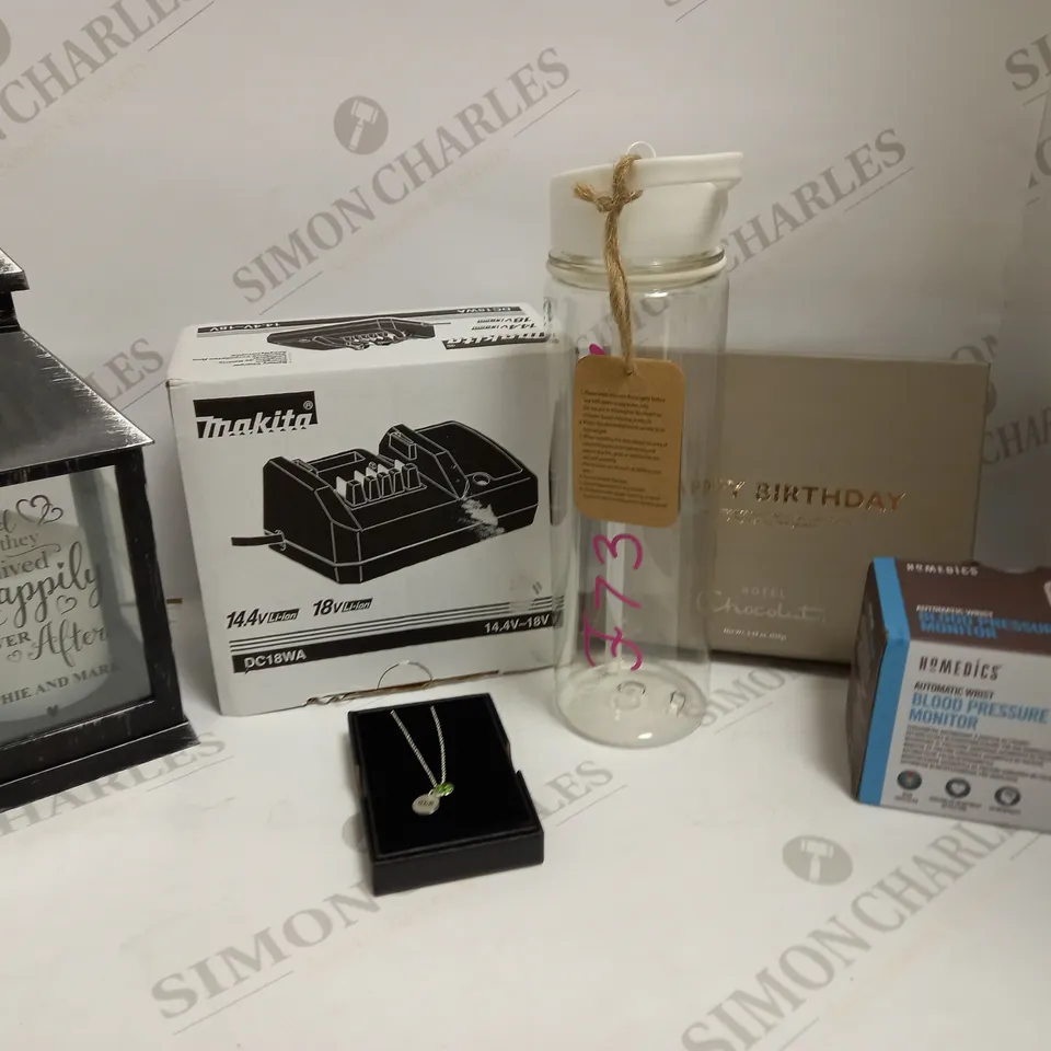 LOT OF APPROXIMATELY 12 ASSORTED HOUSEHOLD ITEMS, TO INCLUDE "SOPHIE & MARK" LANTERN, BLOOD PRESSURE MONITOR, MAKITA BATTERY CHARGER, ETC RRP £264