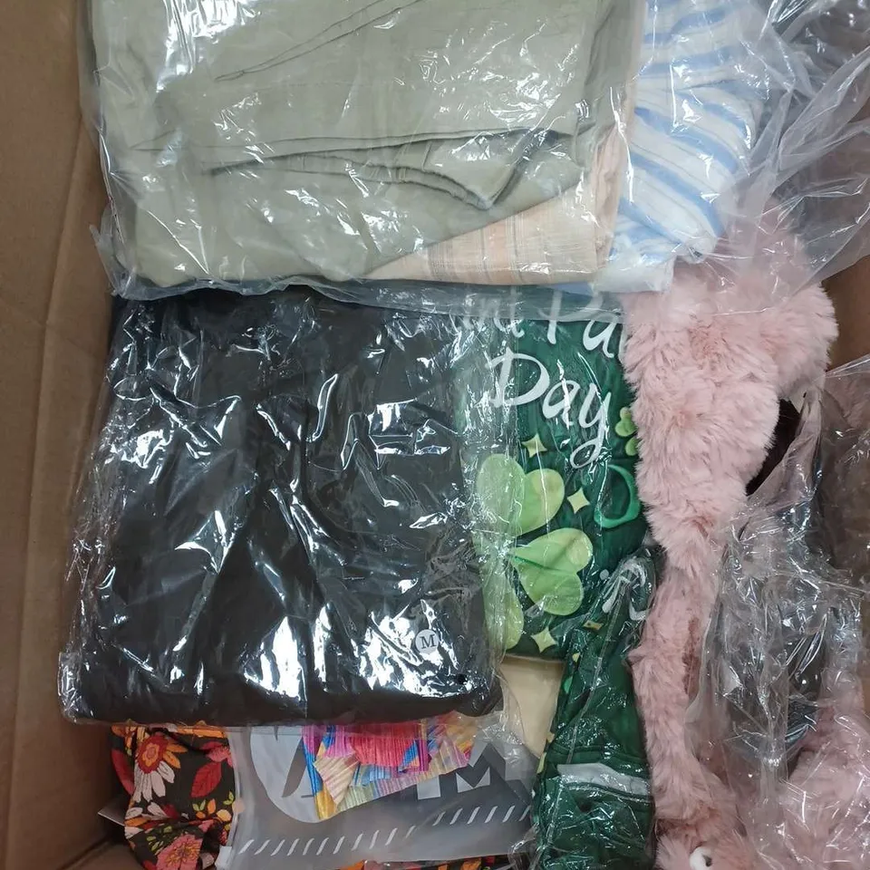 BOX OF APPROXIMATELY 22 ASSORTED CLOTHING ITEMS TO INCLUDE - T-SHIRT ,SHIRT , TROUSERS ETC