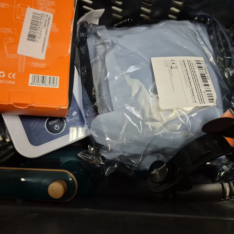 TOTE OF APPROXIMATELY 8 ASSORTED ITEMS TO INCLUDE - FIREHAWK SMOKE ALARM , MAN HATTAN THE GREAT ESCAPE T4 TV BOX , HORN LAP ETC