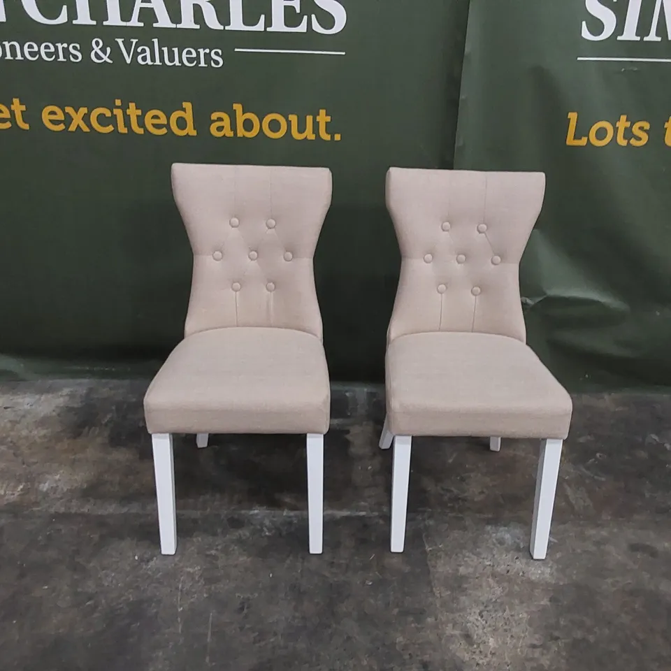 SET OF 2 BEWLEY OATMEAL FABRIC BUTTON BACK DINING CHAIRS WITH WHITE LEGS