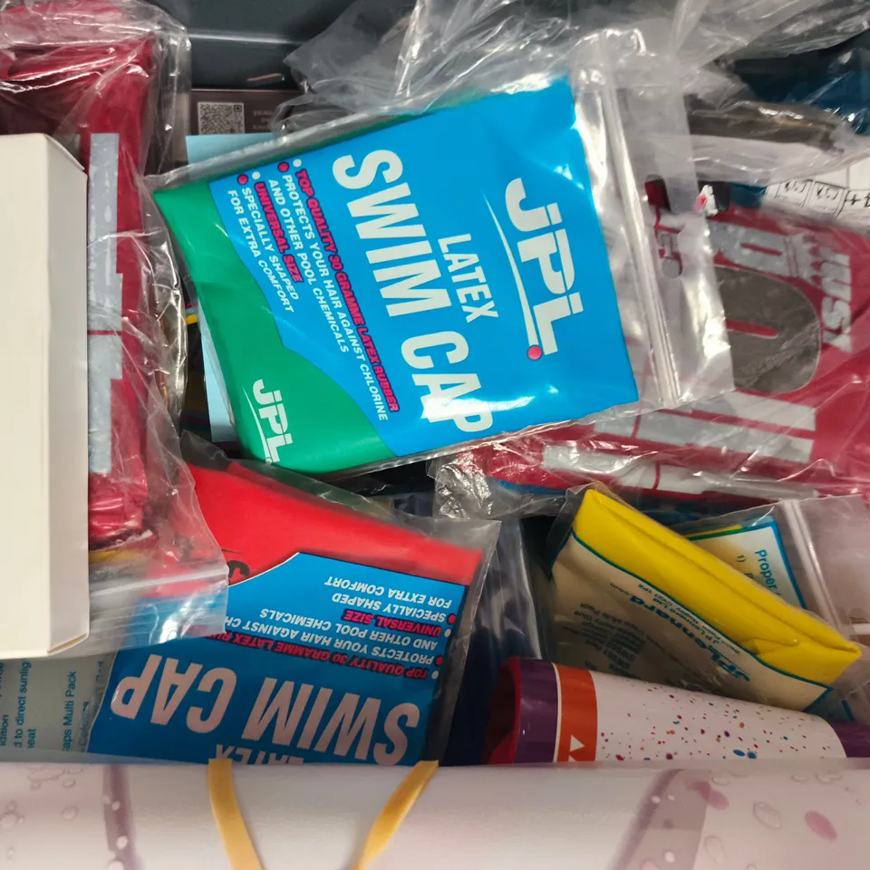 APPROXIMATELY 10 ASSORTED TOYS AND GAMES TO INCLUDE SEA SALT & PAPER, DRIFTER FOOTBALL, ETC