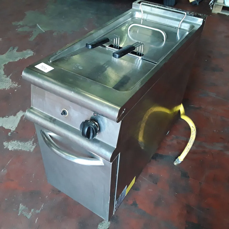 BARON WHEELED CATERING DEEP FAT FRYER 