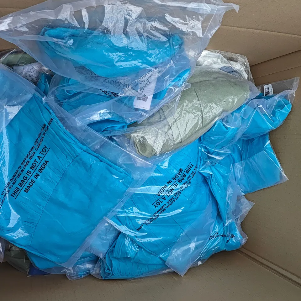 BOX OF APPROXIMATELY 30 ASSORTED CLOTHING ITEMS IN VARIOUS STYLES , SIZES AND COLOURS 