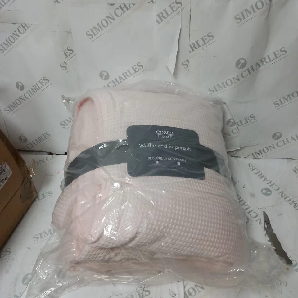 BOXED COZEE HOME WAFFLE AND SUPERSOFT BED SPREAD PALE PINK  150CMX200M