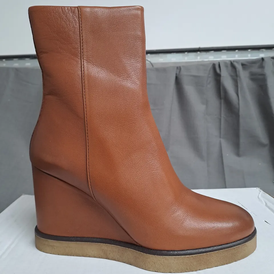 BOXED MODA IN PELLE AMBALINE TAN LEATHER BOOTS - SIZE 6