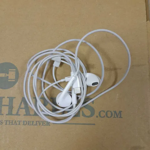 APPLE EARPODS LIGHTNING CONNECTOR EARPHONES