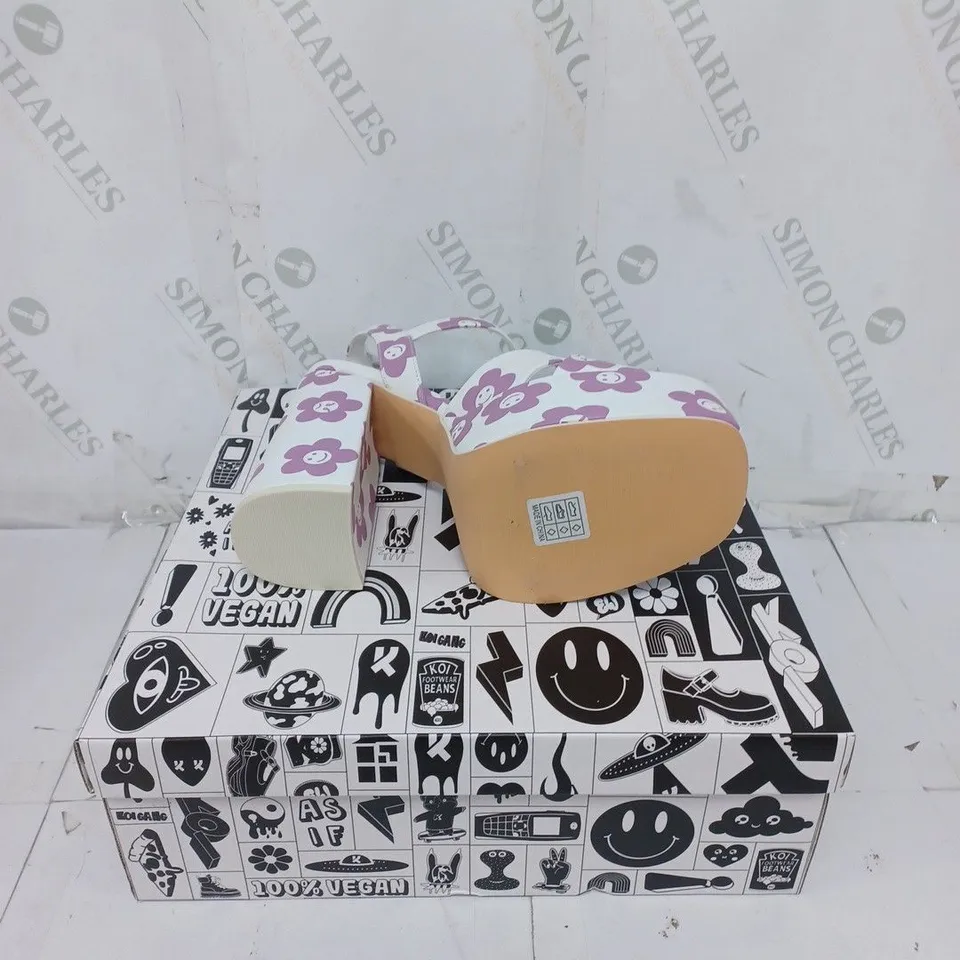 KOI FOOTWEAR LADIES WHITE WITH PURPLE FLOWERS HIGH HEELED SANDALS SIZE 6