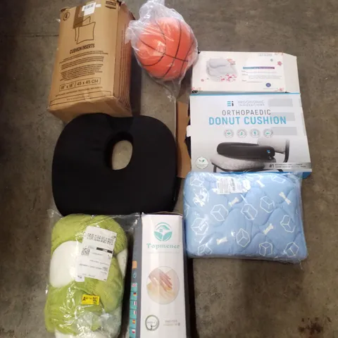 PALLET CONTAINING ASSORTED CUSHIONING & PILLOWS