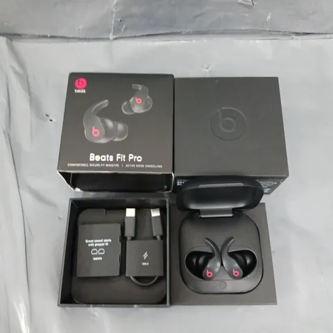 BOXED BEATS FIT PRO - BLACK 