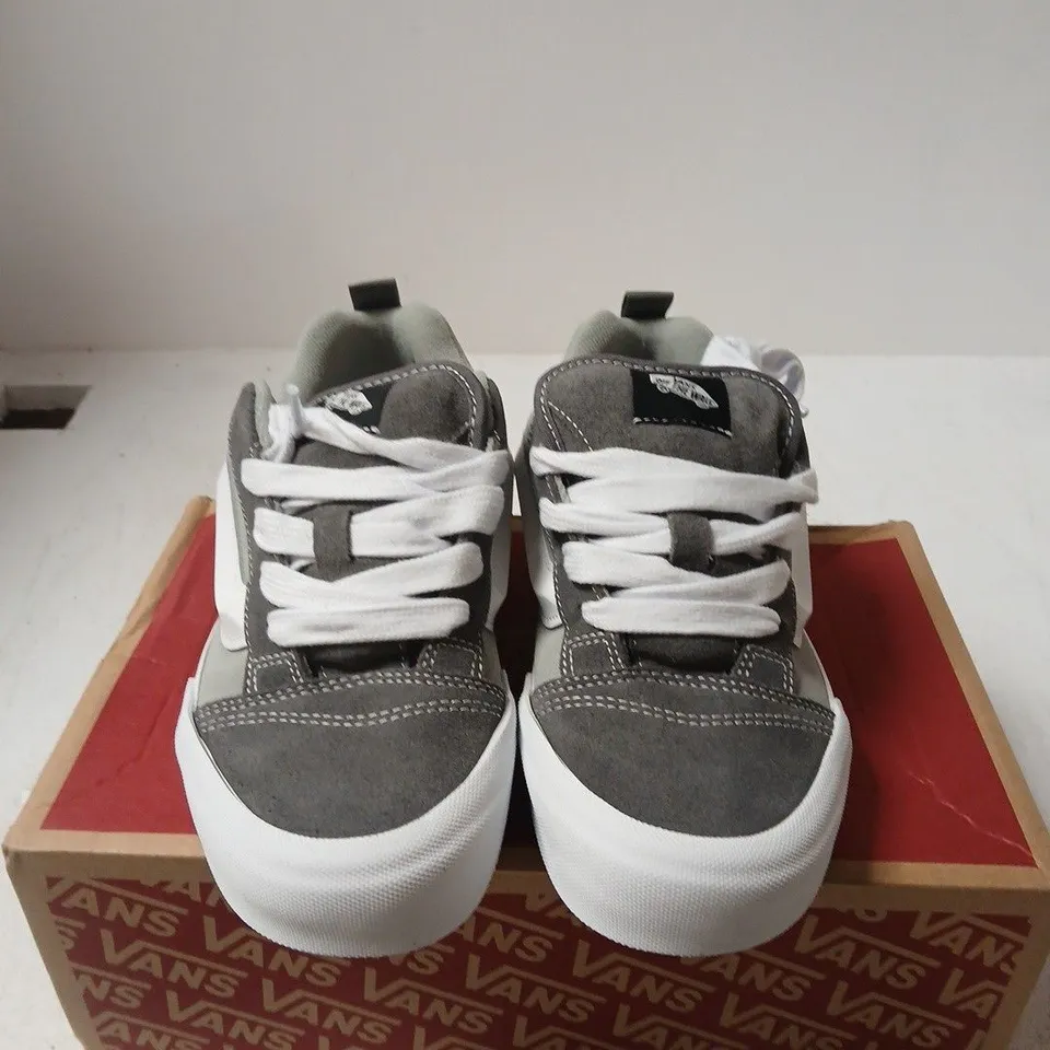 VANS KNU SKOOL SNEAKERS – GREY/PEWTER & WHITE – UK 6 (MEN'S) – BOXED