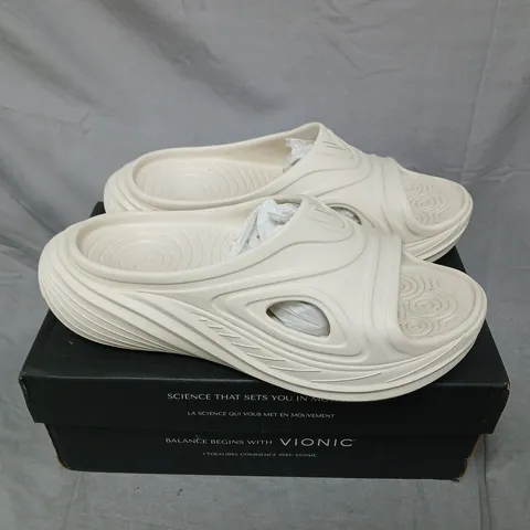 BOXED PAIR OF VIONIC MONSTER COVE SHOES IN CREAM SIZE 6