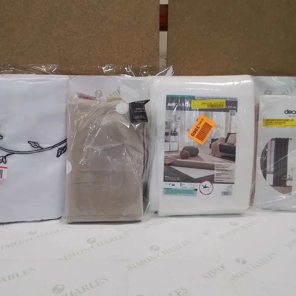 BOX OF APPROXIMATELY 10 ASSORTED ITEMS TO INCLUDE- THERMAL CURTAINS , RUG UNDERLAY , SINGLE BED DUVET ETCC