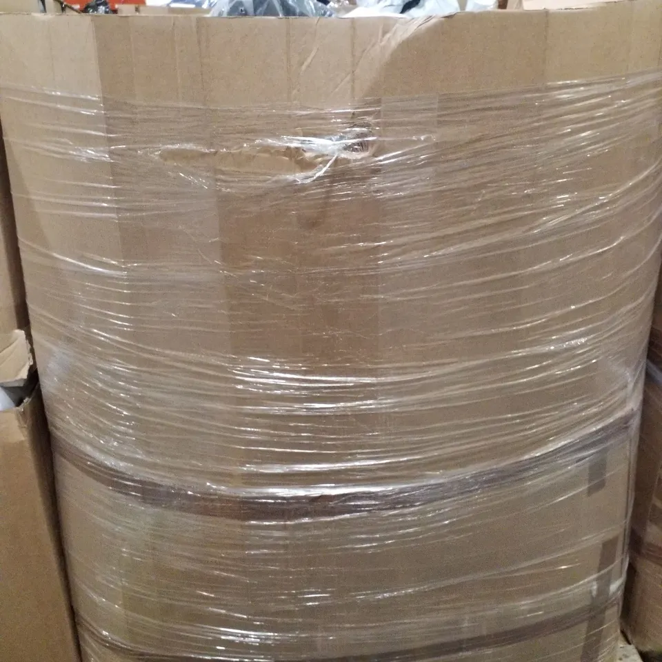 PALLET CONTAINING ASSORTED GARDEN HOSES