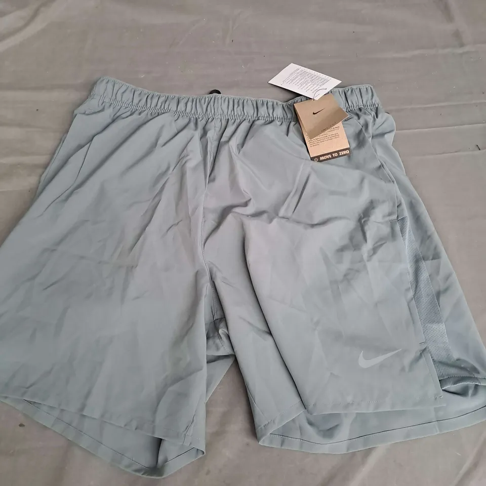 NIKE MENS RUNNING SHORTS IN SMOKE GREY SIZE L