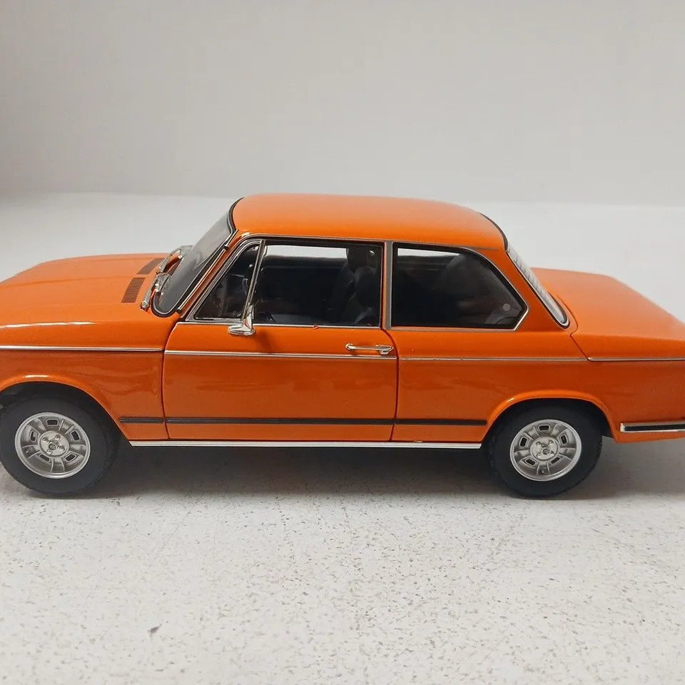 BMW 2002 TII ORANGE DIECAST MODEL CAR - SCALE 1:18
