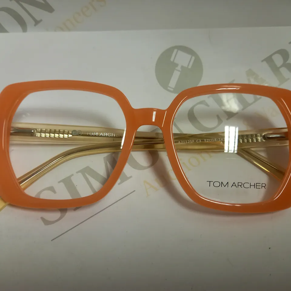 TOM ARCHER PEACH FASHION GLASSES 