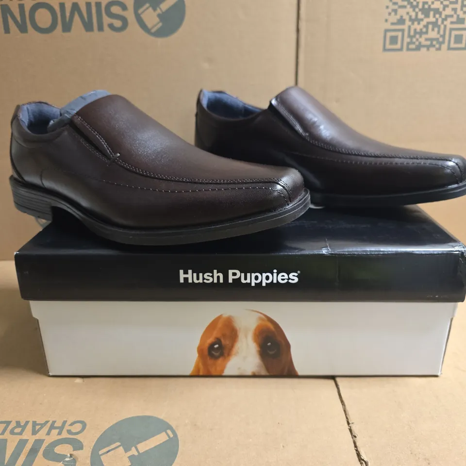 BOXED PAIR OF HUSH PUPPIES BRODY SLIP-ON SHOES IN CHOCOLATE SIZE UK 7