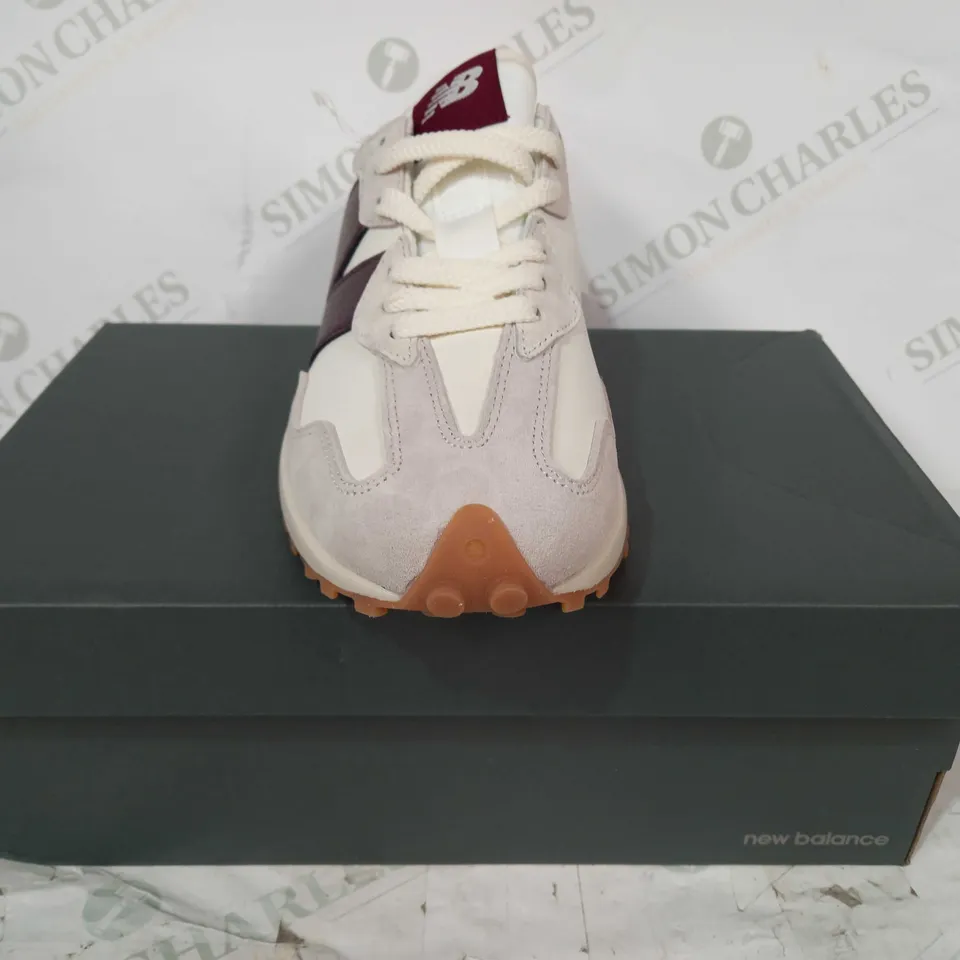 BOXED PAIR OF NEW BALANCE SHOES IN WHITE/BROWN UK SIZE 6.5