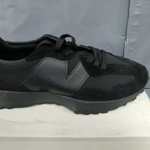 NEW BALANCE SIZE 10.5