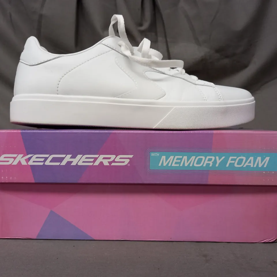 BOXED PAIR OF SKECHERS COURT CLASSIC EDEN TRAINERS IN WHITE SIZE 5.5