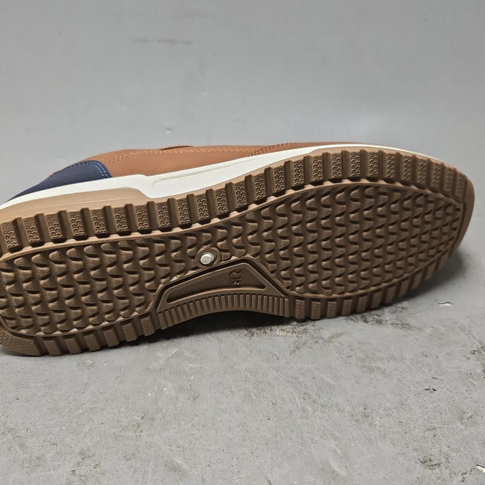 BECKETT BROWN CLASSIC TRAINERS  - SIZE 11 