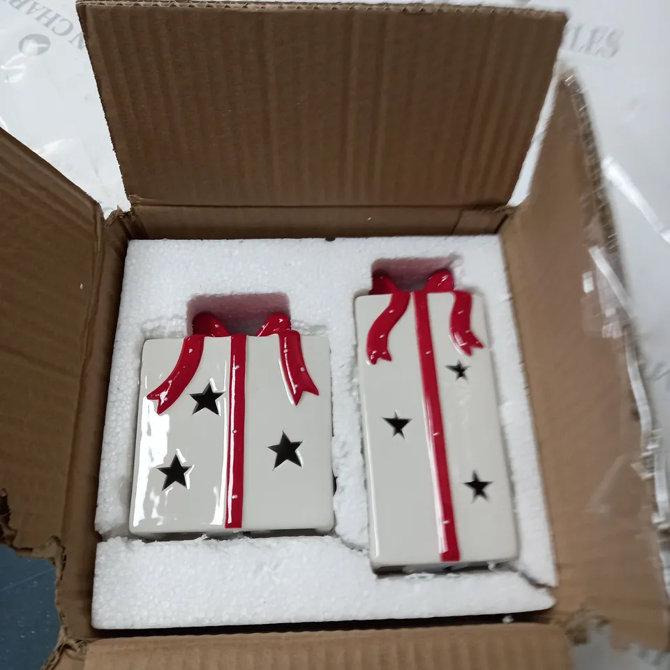 FESTIVE 2 CERAMIC PRESENTS