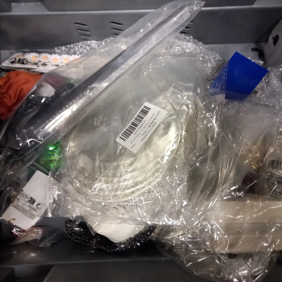 BOX OF APPROX 15 ASSORTED ITEMS TO INCLUDE - SILVER CHAIN - MONICA VINADER NECKLESS CHARM - MOTOBIKE & HELMET KEYRING ECT