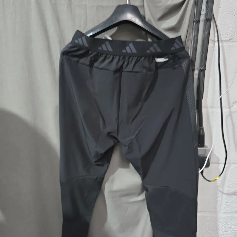 ADIDAS TECH APP PANT – MEN'S, BLACK/CARBON, UK M