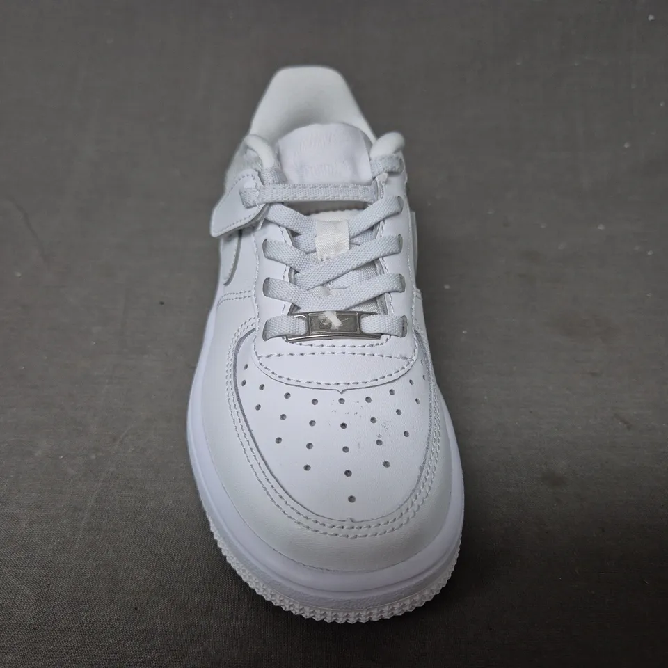 BOXED PAIR OF NIKE FORCE 1 LOW EASYON KID'S SHOES IN WHITE UK SIZE 10.5